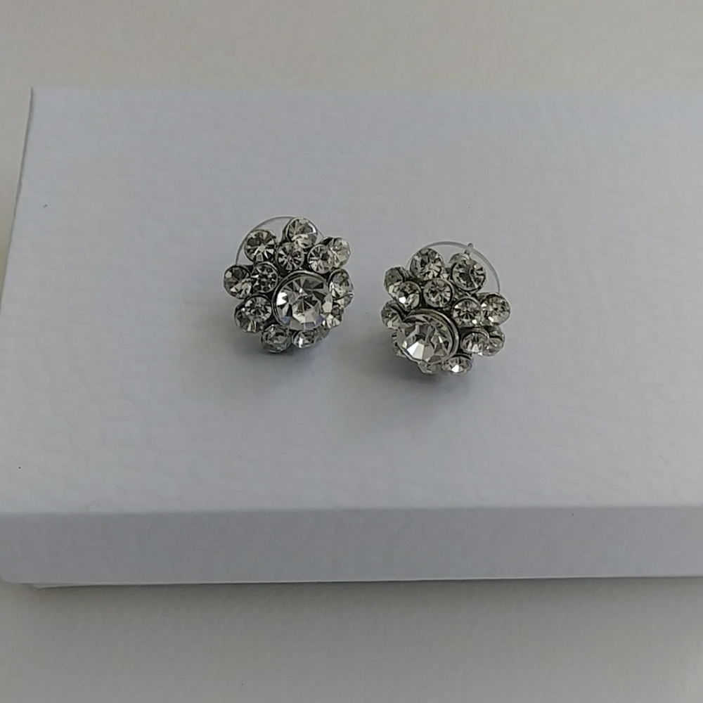 🛍SOLD Clustered Rhinestone Earring - Picture 2 of 2